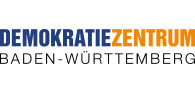 Logo des Demokratiezentrums Baden-Württemberg in den Grundfarben blau, orange und schwarz.